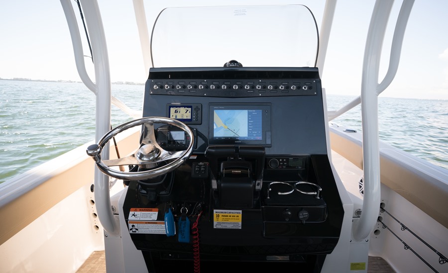centre-console-242-fisherman_abcghy2y