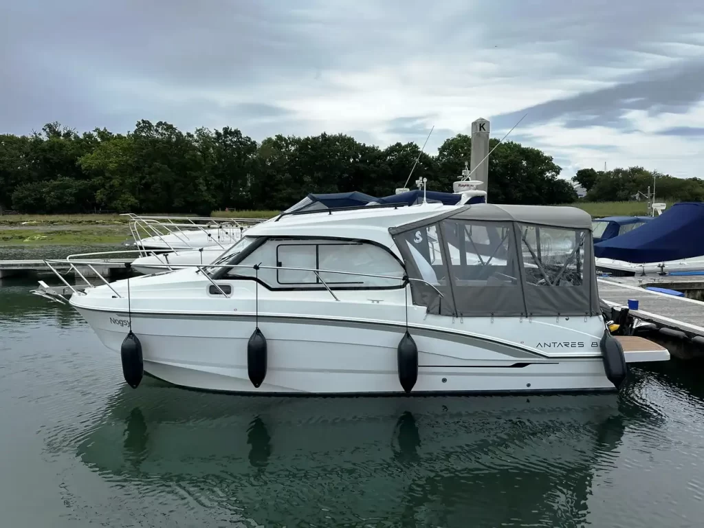 Beneteau Antares 8